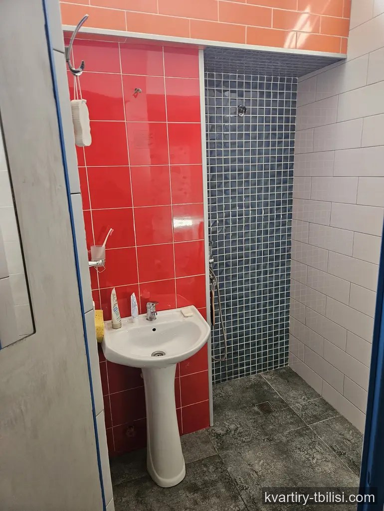 იყიდება 3 ოთახიანი სახლი ჩუღურეთში, 80.6 მ² — 98 000 USD | Tbilisi Homes
