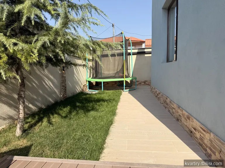 იყიდება 3 ოთახიანი სახლი ჩუღურეთში, 70 მ² — 235 000 USD | Tbilisi Homes