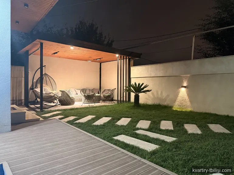 იყიდება 3 ოთახიანი სახლი ჩუღურეთში, 70 მ² — 235 000 USD | Tbilisi Homes