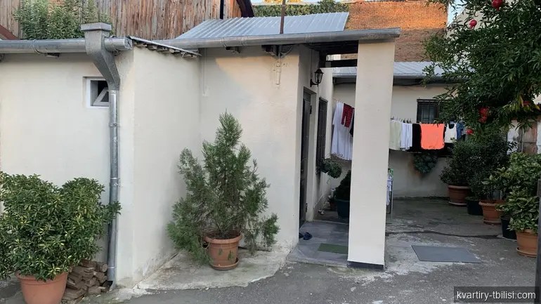 იყიდება 4 ოთახიანი სახლი ჩუღურეთში, 60 მ² — 120 000 USD | Tbilisi Homes