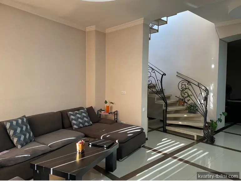 იყიდება 7 ოთახიანი სახლი ჩუღურეთში, 236.8 მ² — 315 000 USD | Tbilisi Homes