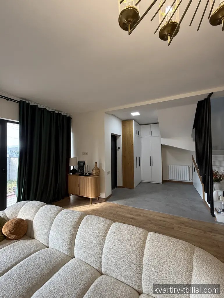 იყიდება 8 ოთახიანი სახლი ჩუღურეთში, 220 მ² — 325 000 USD | Tbilisi Homes