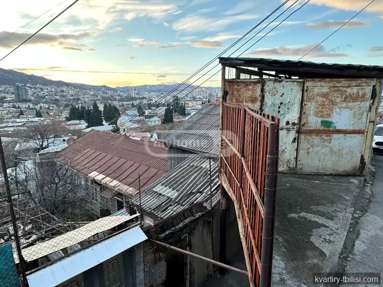 იყიდება 8 ოთახიანი სახლი ჩუღურეთში, 330 მ² — 250 000 USD | Tbilisi Homes