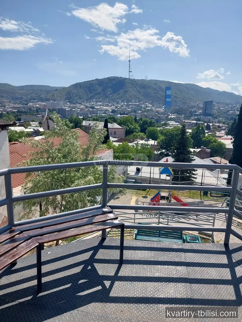იყიდება 8 ოთახიანი სახლი ჩუღურეთში, 330 მ² — 250 000 USD | Tbilisi Homes