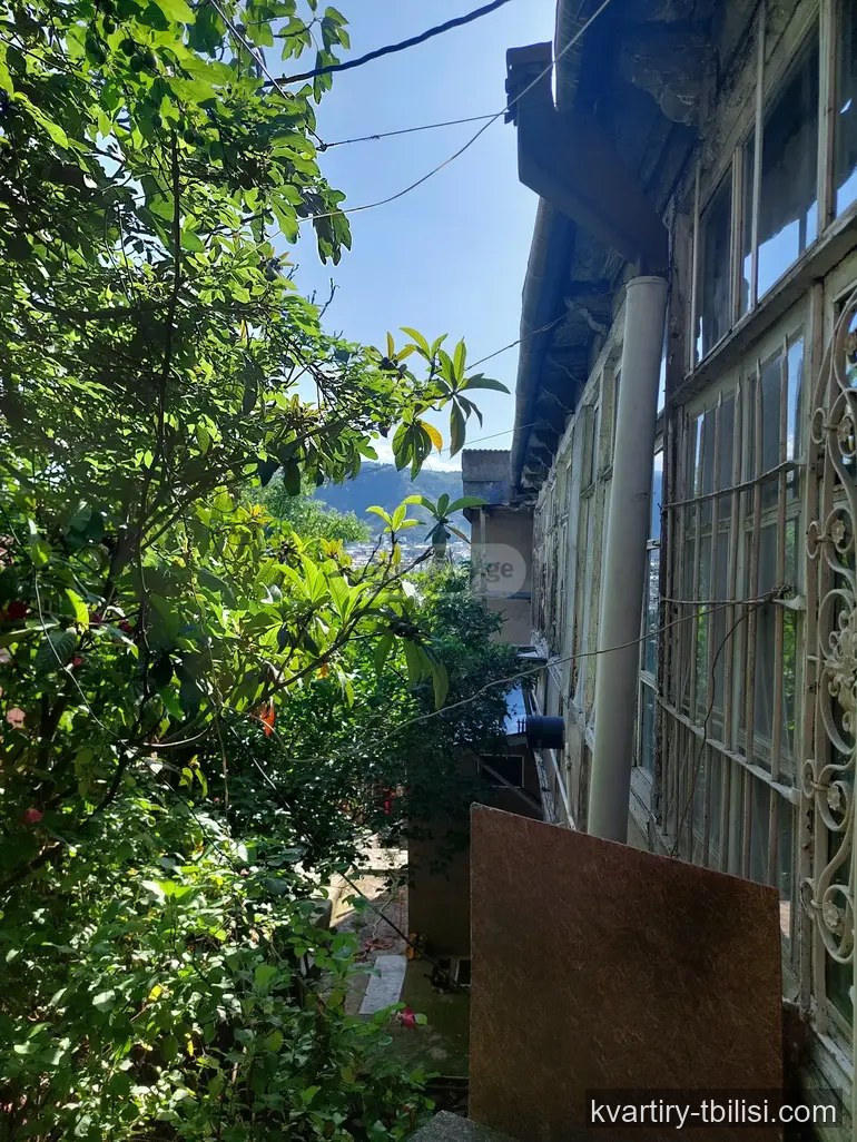 იყიდება 8 ოთახიანი სახლი ჩუღურეთში, 330 მ² — 250 000 USD | Tbilisi Homes