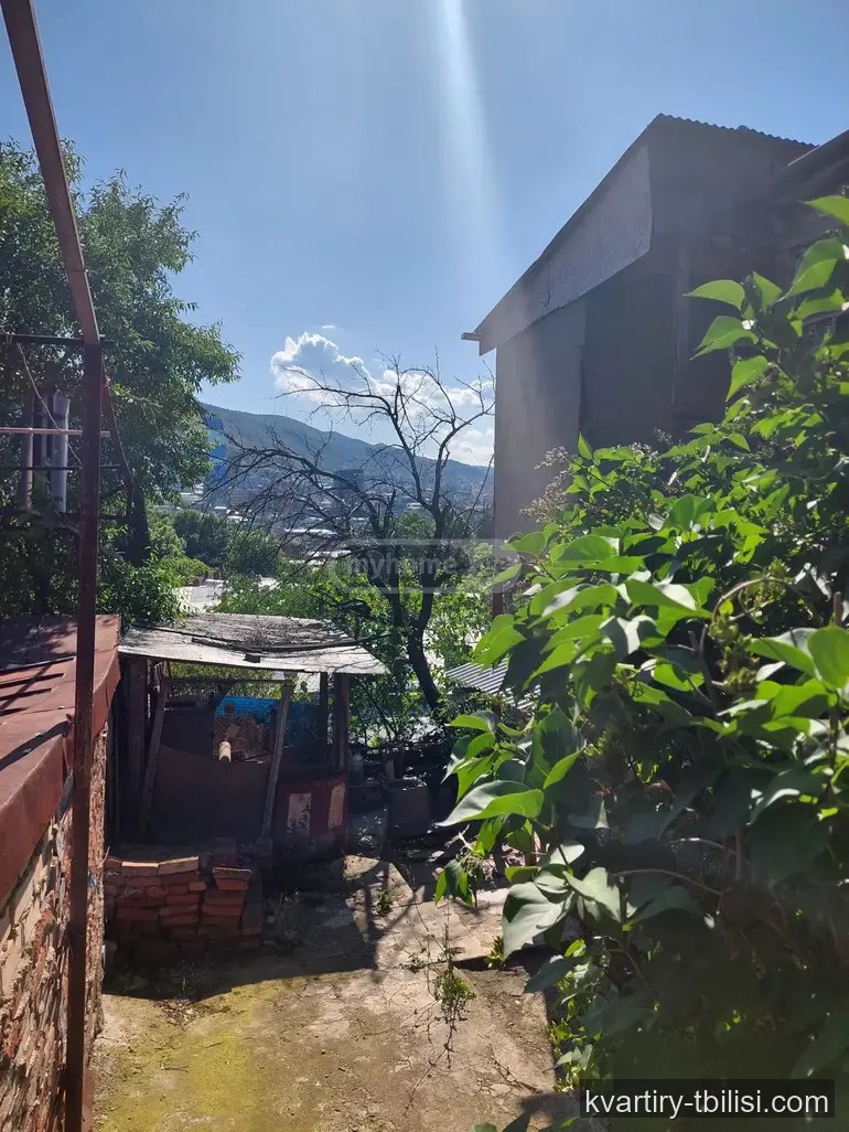 იყიდება 8 ოთახიანი სახლი ჩუღურეთში, 330 მ² — 250 000 USD | Tbilisi Homes
