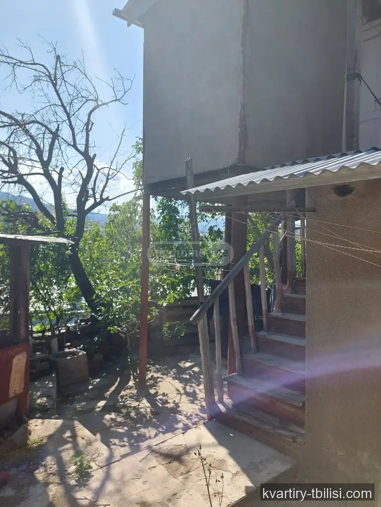 იყიდება 8 ოთახიანი სახლი ჩუღურეთში, 330 მ² — 250 000 USD | Tbilisi Homes