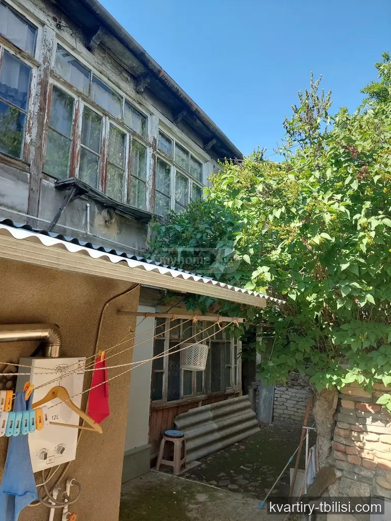 იყიდება 8 ოთახიანი სახლი ჩუღურეთში, 330 მ² — 250 000 USD | Tbilisi Homes