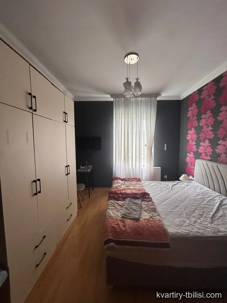 იყიდება 8 ოთახიანი სახლი ჩუღურეთში, 215 მ² — 270 000 USD | Tbilisi Homes