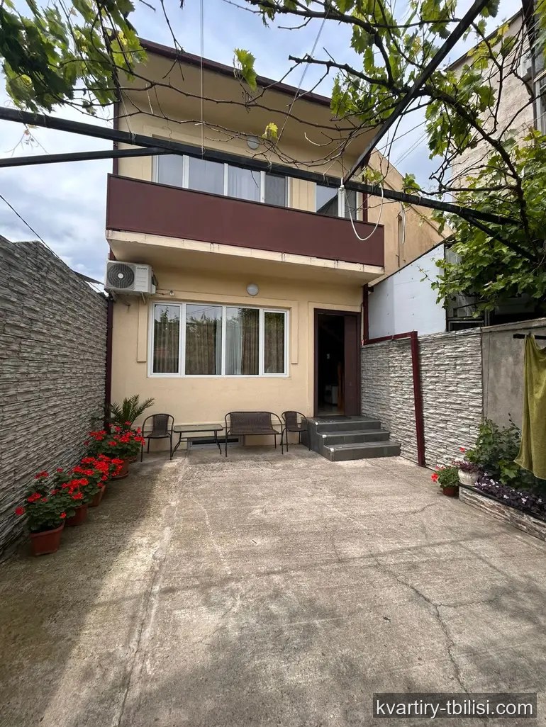 იყიდება 8 ოთახიანი სახლი ჩუღურეთში, 215 მ² — 270 000 USD | Tbilisi Homes