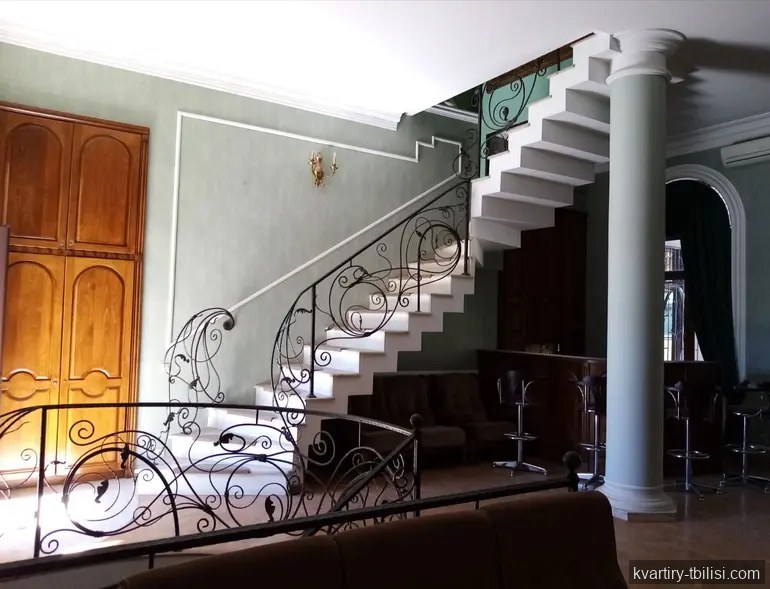 8-комнатный дом в Чугурети — 300 000 USD | Tbilisi Homes