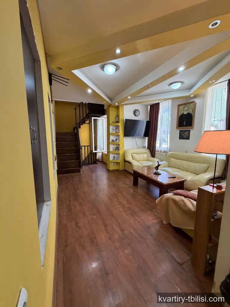 9-комнатный дом в Чугурети — 168 000 USD | Tbilisi Homes