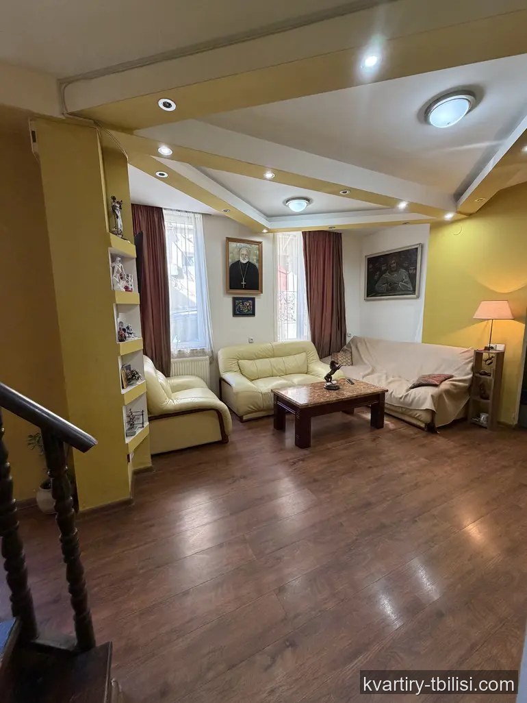 იყიდება 9 ოთახიანი სახლი ჩუღურეთში, 168 მ² — 165 000 USD | Tbilisi Homes