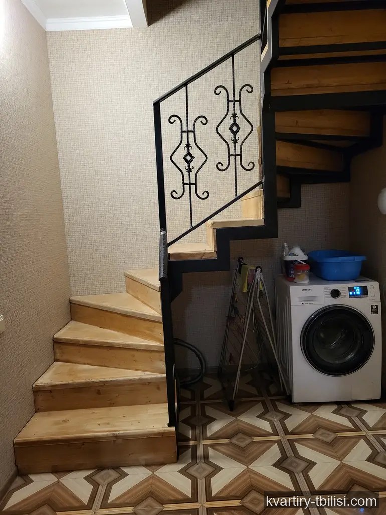 იყიდება 10 ოთახიანი სახლი დიდ დიღომში, 275 მ² — 295 000 USD | Tbilisi Homes