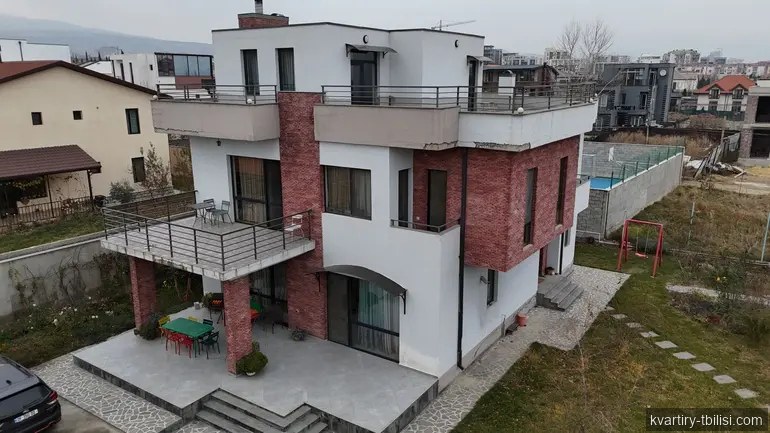 იყიდება 9 ოთახიანი სახლი დიდ დიღომში, 1600 მ² — 600 000 USD | Tbilisi Homes