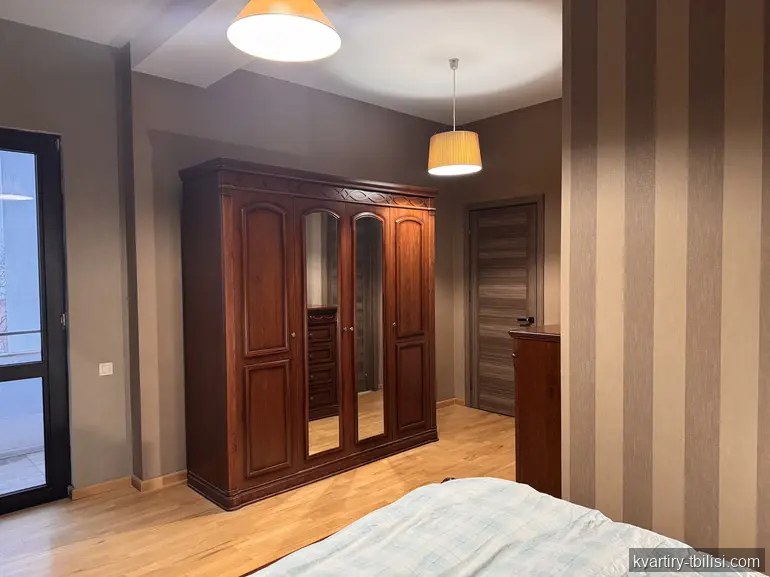 იყიდება 9 ოთახიანი სახლი დიდ დიღომში, 1600 მ² — 600 000 USD | Tbilisi Homes