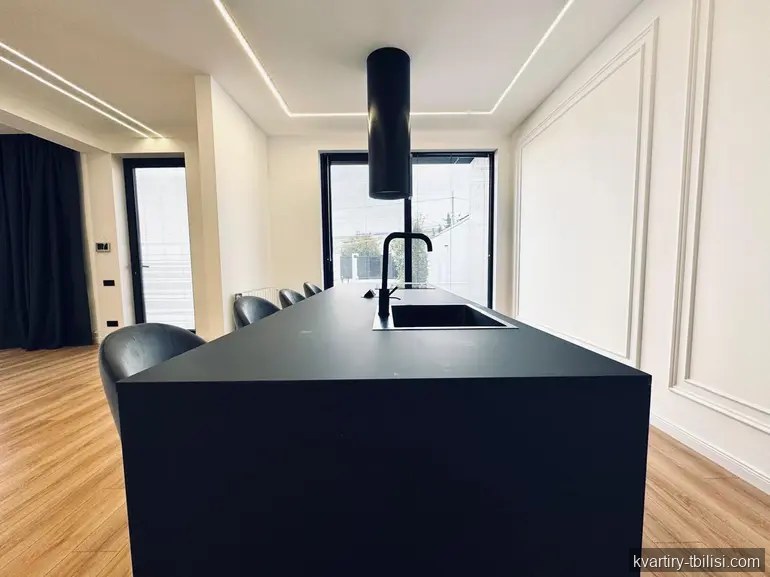 იყიდება 9 ოთახიანი სახლი დიდ დიღომში, 360 მ² — 580 000 USD | Tbilisi Homes
