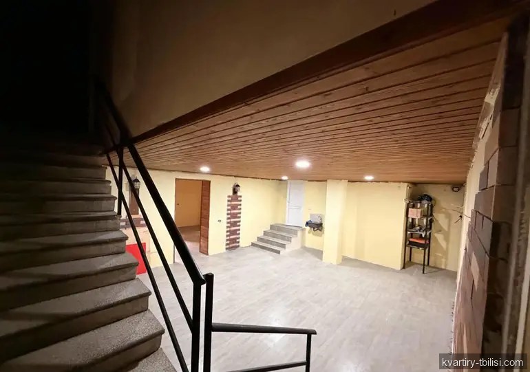 იყიდება 11 ოთახიანი სახლი დიღომი 1-9-ში, 550 მ² — 550 000 USD | Tbilisi Homes