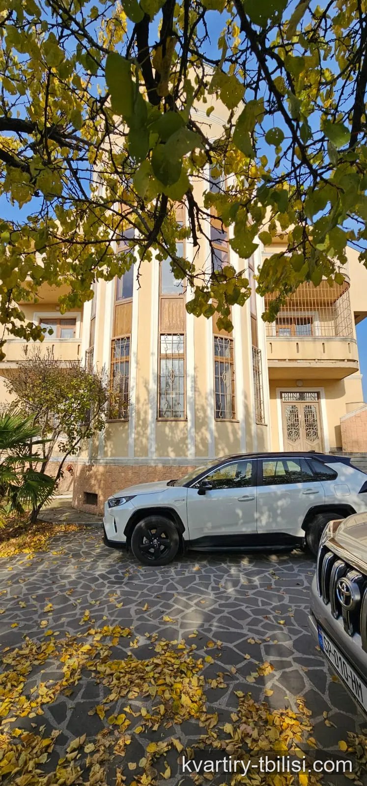 იყიდება 11 ოთახიანი სახლი დიღომი 1-9-ში, 1100 მ² — 1 550 000 USD | Tbilisi Homes