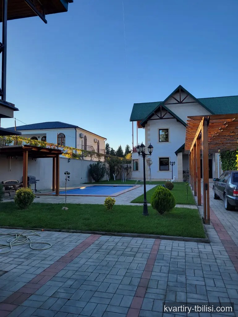 იყიდება 9 ოთახიანი სახლი დიღომი 1-9-ში, 260 მ² — 800 000 USD | Tbilisi Homes