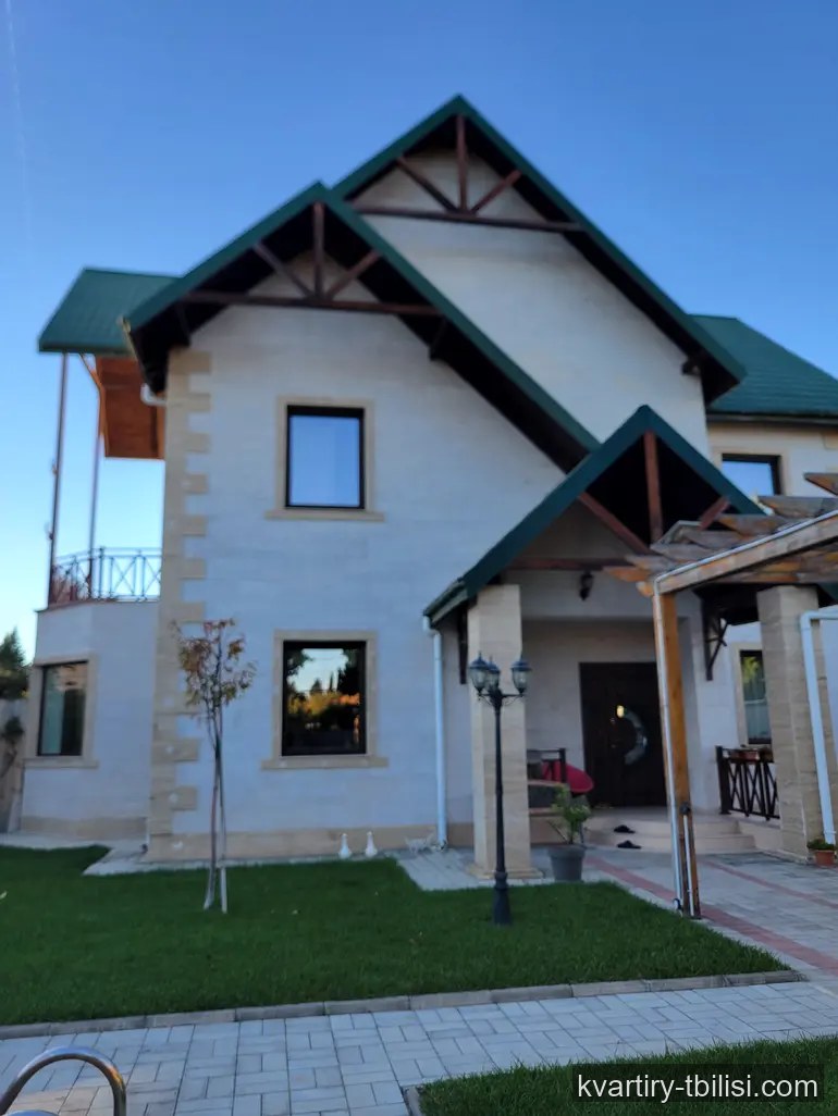 იყიდება 9 ოთახიანი სახლი დიღომი 1-9-ში, 300 მ² — 790 000 USD | Tbilisi Homes