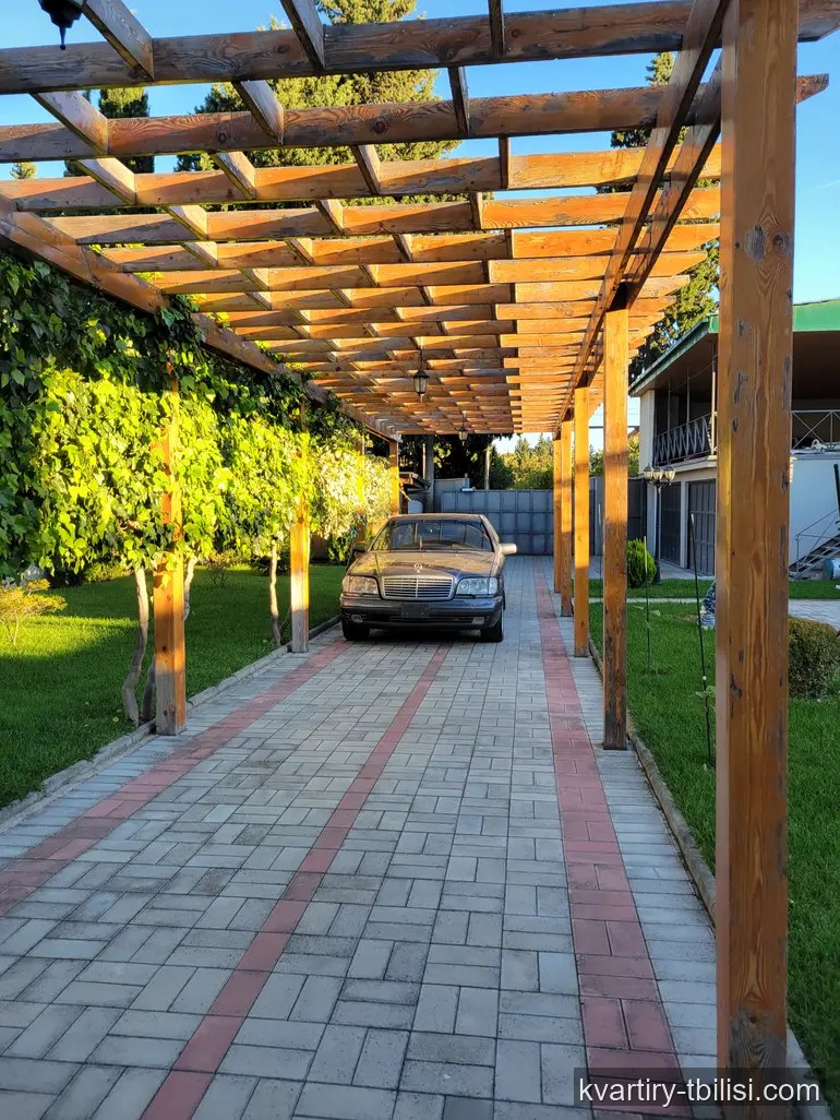 იყიდება 9 ოთახიანი სახლი დიღომი 1-9-ში, 300 მ² — 790 000 USD | Tbilisi Homes