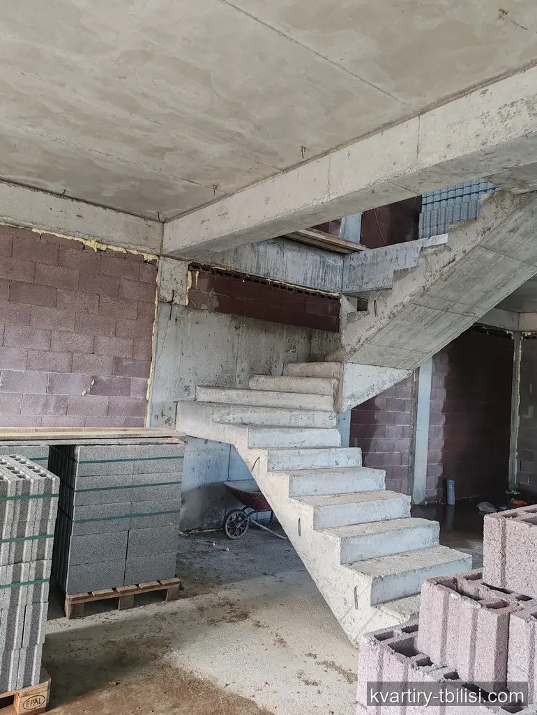 იყიდება 8 ოთახიანი სახლი გლდანში, 250 მ² — 250 000 USD | Tbilisi Homes
