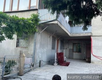 იყიდება 11 ოთახიანი სახლი ისანში, 448 მ² — 480 000 USD | Tbilisi Homes