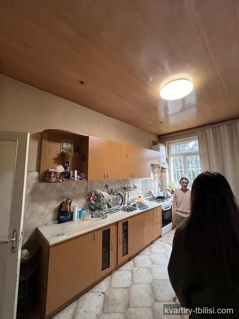 იყიდება 11 ოთახიანი სახლი ისანში, 300 მ² — 450 000 USD | Tbilisi Homes