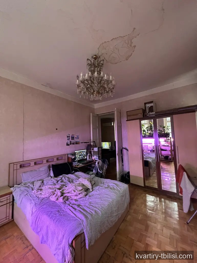 იყიდება 11 ოთახიანი სახლი ისანში, 300 მ² — 450 000 USD | Tbilisi Homes
