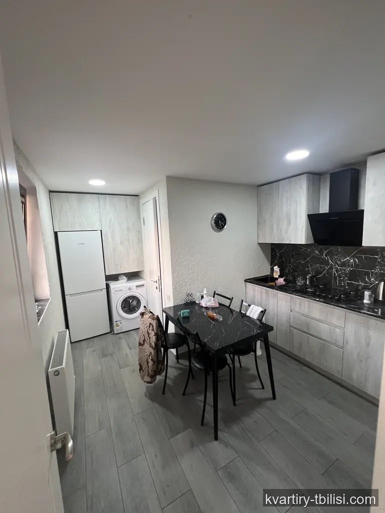 იყიდება 11 ოთახიანი სახლი ისანში, 420 მ² — 420 000 USD | Tbilisi Homes