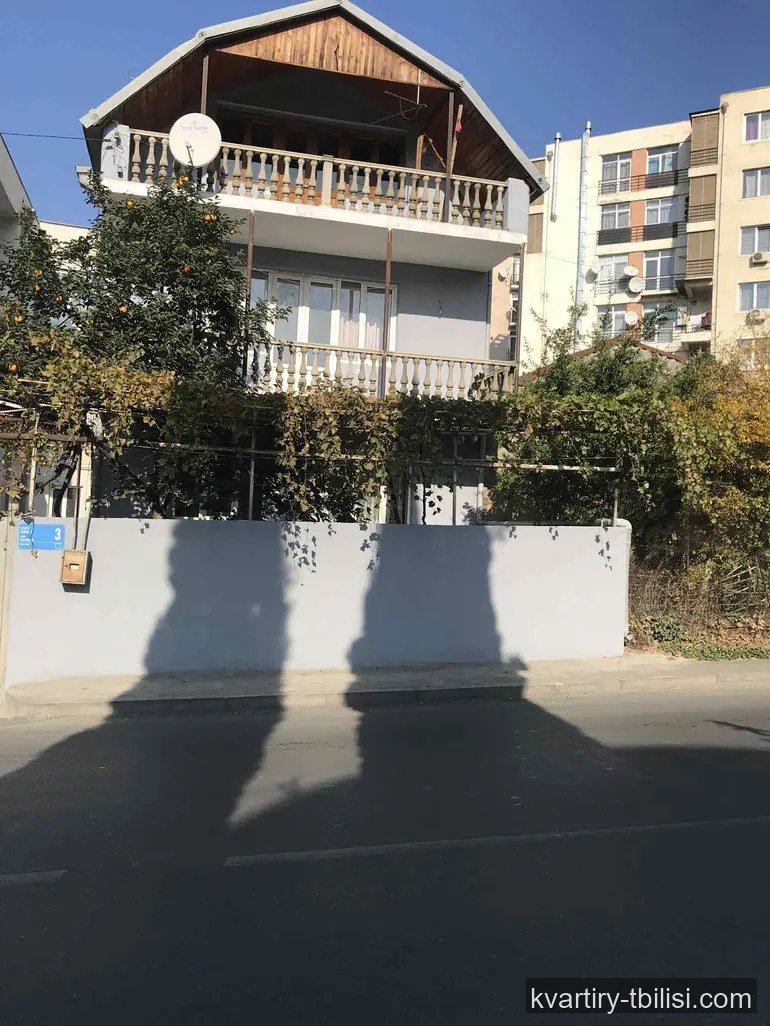 იყიდება 11 ოთახიანი სახლი ისანში, 425.14 მ² — 830 000 USD | Tbilisi Homes