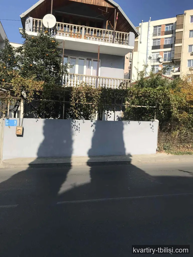 იყიდება 11 ოთახიანი სახლი ისანში, 425.14 მ² — 830 000 USD | Tbilisi Homes