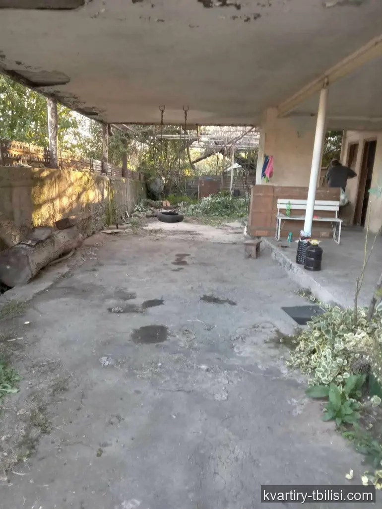 იყიდება 11 ოთახიანი სახლი ისანში, 1000 მ² — 77 000 USD | Tbilisi Homes