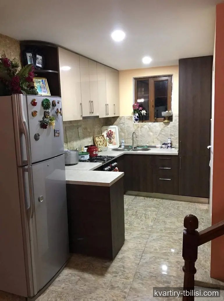 იყიდება 3 ოთახიანი სახლი ისანში, 160 მ² — 118 000 USD | Tbilisi Homes