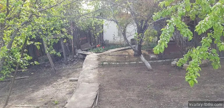 იყიდება 4 ოთახიანი სახლი ისანში, 1516 მ² — 300 000 USD | Tbilisi Homes