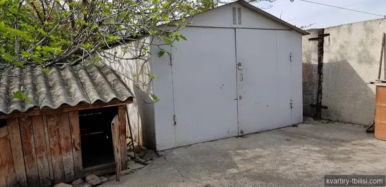 იყიდება 4 ოთახიანი სახლი ისანში, 1516 მ² — 300 000 USD | Tbilisi Homes