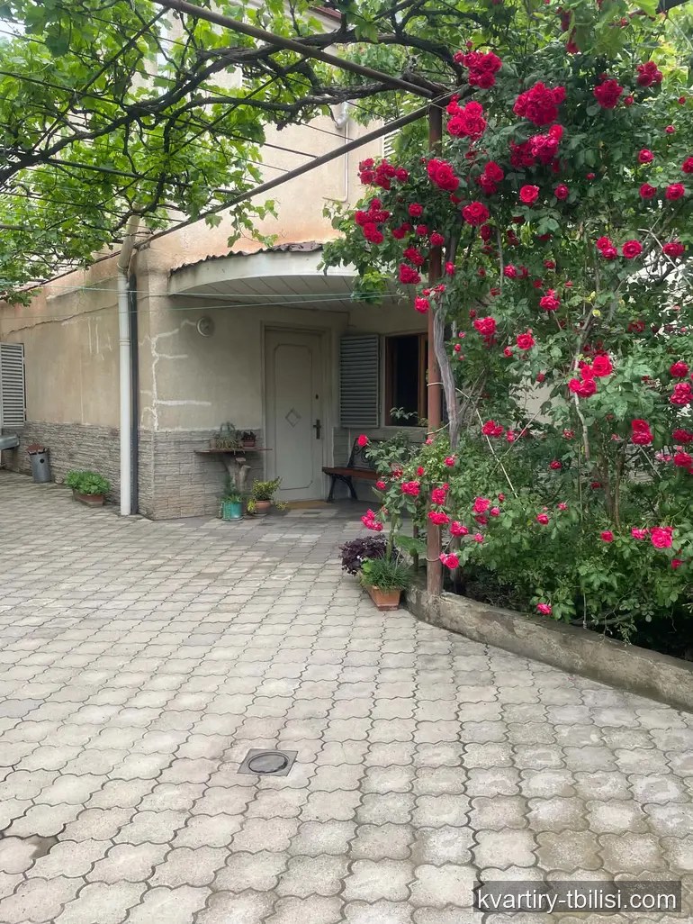 იყიდება 5 ოთახიანი სახლი ისანში, 367 მ² — 435 000 USD | Tbilisi Homes