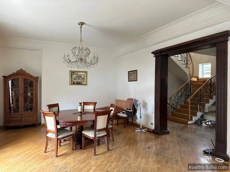იყიდება 8 ოთახიანი სახლი ისანში, 350 მ² — 300 000 USD | Tbilisi Homes