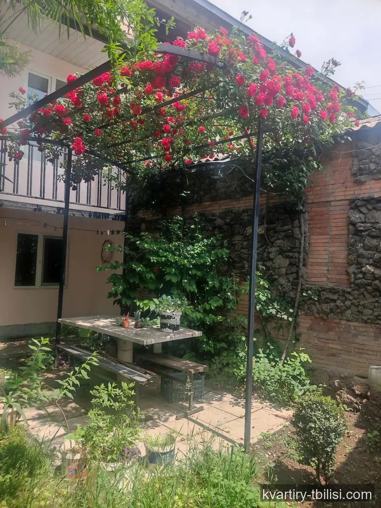 9-bedroom House for sale in Isani, Tbilisi, 170 sqm — 250 000 USD | Tbilisi Homes