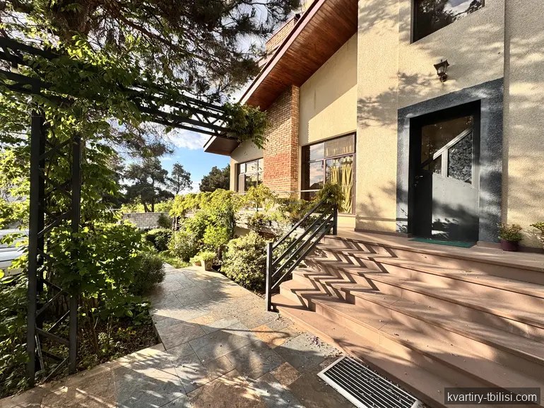8-bedroom House for sale in Ivertubani, Tbilisi, 330 sqm — 370 000 USD | Tbilisi Homes
