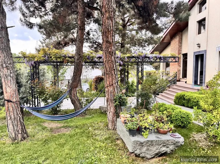 8-bedroom House for sale in Ivertubani, Tbilisi, 330 sqm — 370 000 USD | Tbilisi Homes