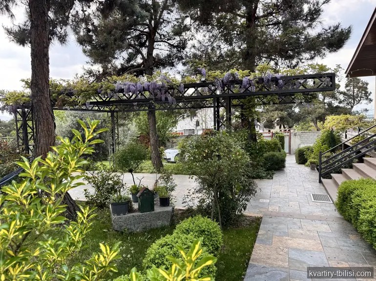 8-bedroom House for sale in Ivertubani, Tbilisi, 330 sqm — 370 000 USD | Tbilisi Homes