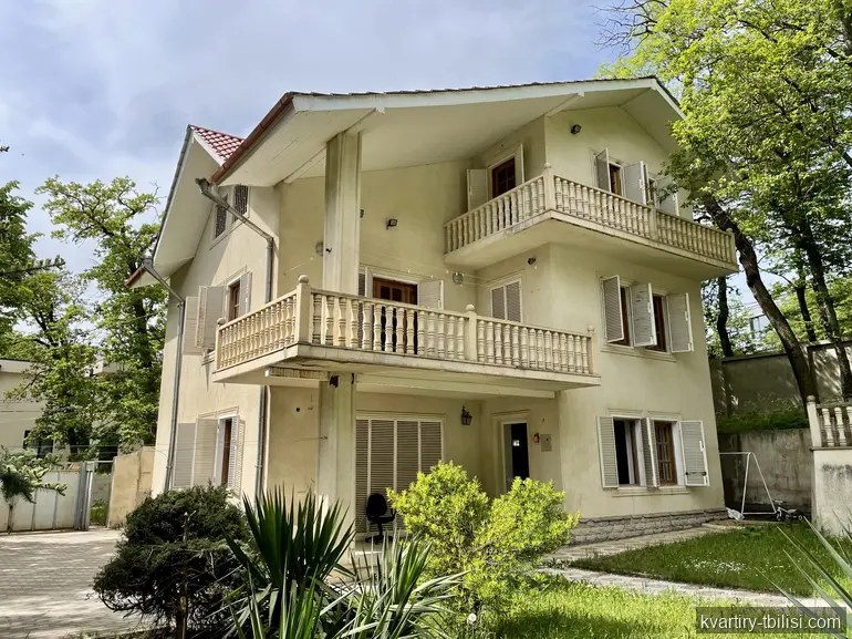 იყიდება 8 ოთახიანი სახლი კოჯორში, 300 მ² — 500 000 USD | Tbilisi Homes