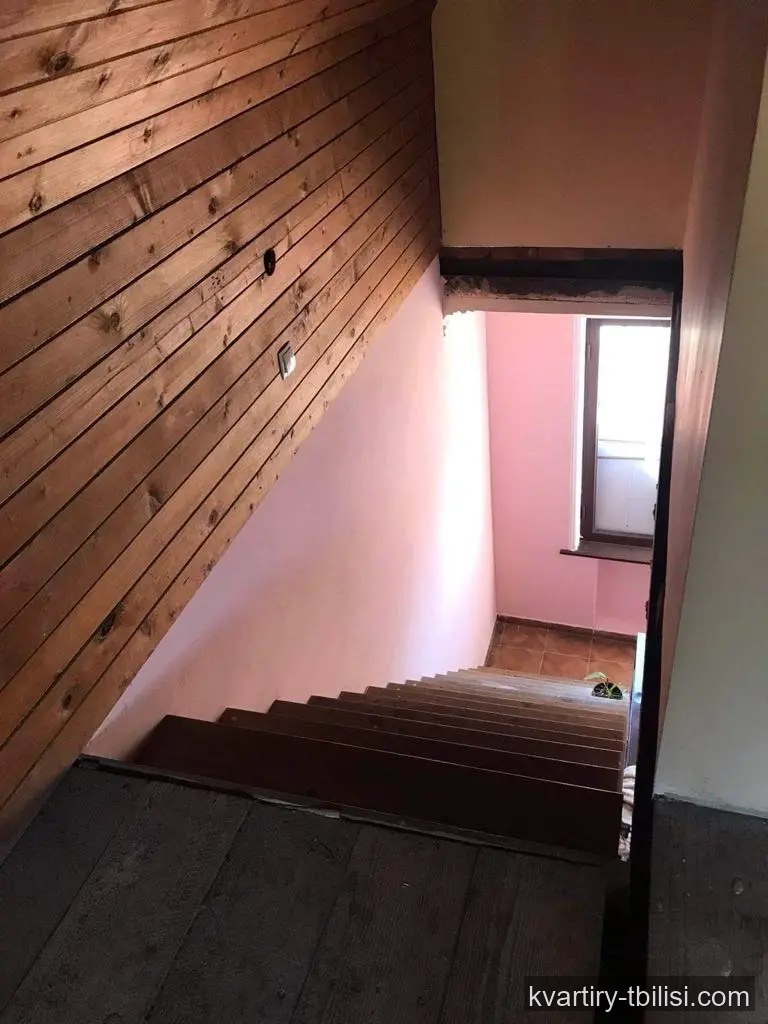 იყიდება 9 ოთახიანი სახლი კუკიაზე, 200 მ² — 150 000 USD | Tbilisi Homes