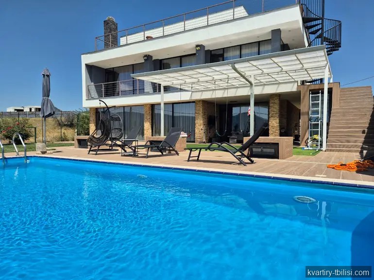 იყიდება 10 ოთახიანი სახლი ლისზე, 900 მ² — 1 230 000 USD | Tbilisi Homes