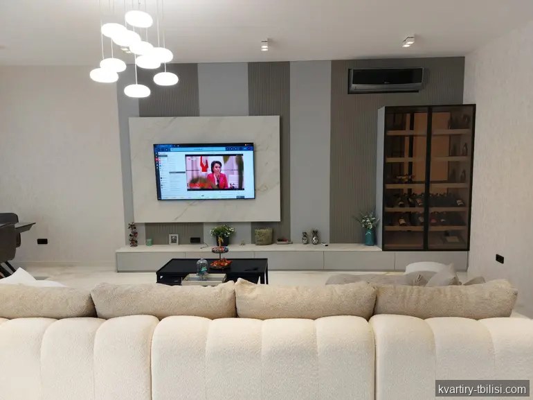 იყიდება 10 ოთახიანი სახლი ლისზე, 412 მ² — 495 000 USD | Tbilisi Homes