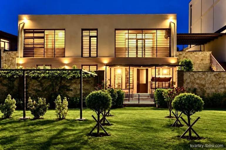 იყიდება 11 ოთახიანი სახლი ლისზე, 455 მ² — 850 000 USD | Tbilisi Homes