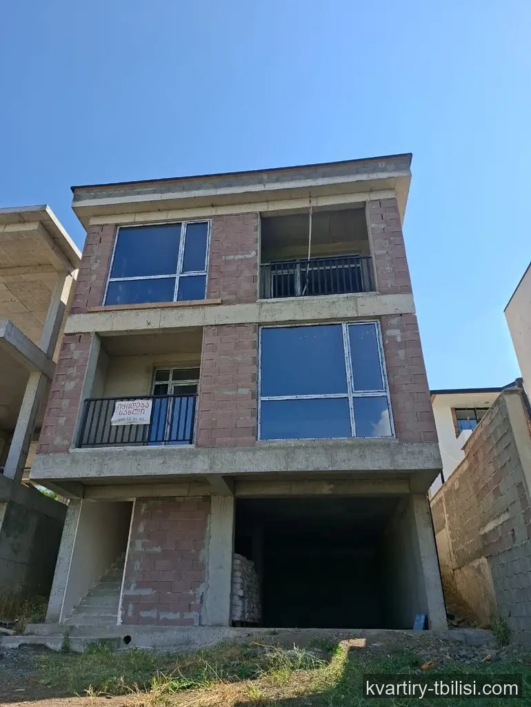 იყიდება 7 ოთახიანი სახლი ლისზე, 200 მ² — 175 000 USD | Tbilisi Homes