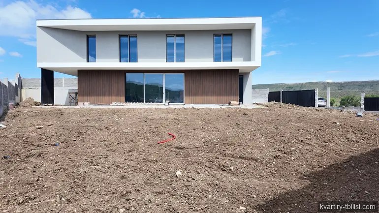 იყიდება 8 ოთახიანი სახლი ლისზე, 285 მ² — 430 000 USD | Tbilisi Homes